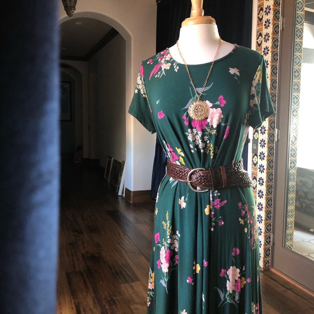 HOLDGreen swoop neck mididress withfloral🌸🌼and🌿